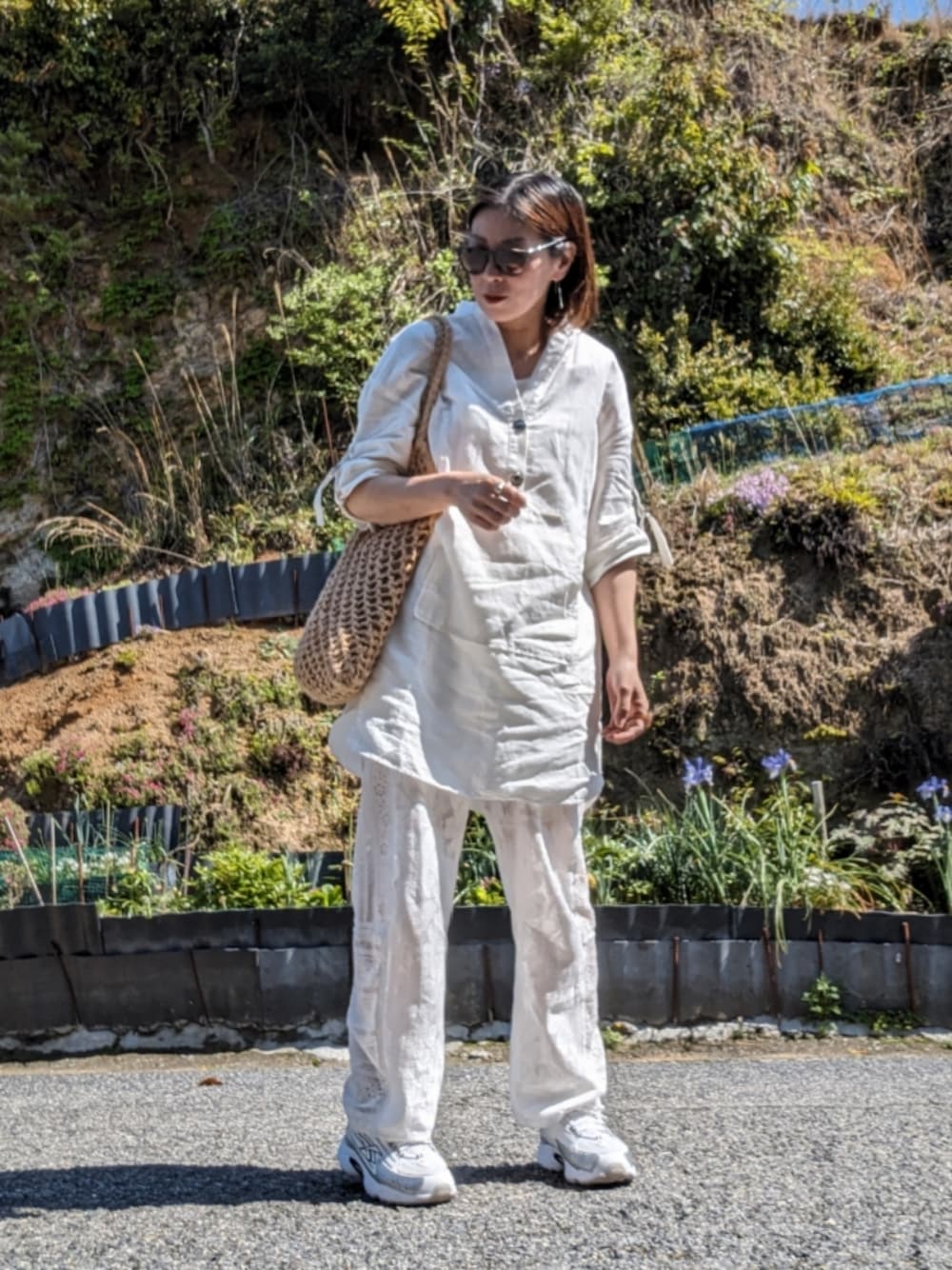 「休日スタイル、おしゃれさんと繋がりたい、ホワイトコーデ、レースパンツ、スニーカー、佐久間大介、さっくん担」｜「ZARAのアイテム（シャツ/ブラウス、ホワイト系）」を使った、＊心愛＊ココさん（レディース・160cm）の春コーディネートの1枚目の写真