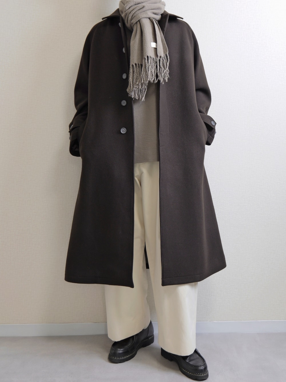 「シンプルコーデ」｜「MAISON SPECIALの《UNISEX》Super170s Prime-Over Melton Balmachan Coat/プライムオーバーメルトンバルマカンコート【MAISON SPECIAL/メゾンスペシャル】（ステンカラーコート、ブラウン系）」を使った、DAISUKE.さん（メンズ・177cm）の冬コーディネートの1枚目の写真