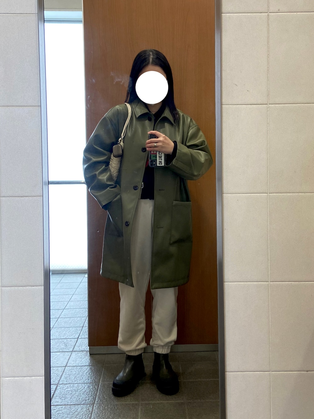 「KBF、UNIQLO、ZARA」｜「KBFのサイドゴアブーツ（ブーツ、グリーン系）」を使った、Ⓜ︎ .さん（レディース・157cm）の冬コーディネートの1枚目の写真