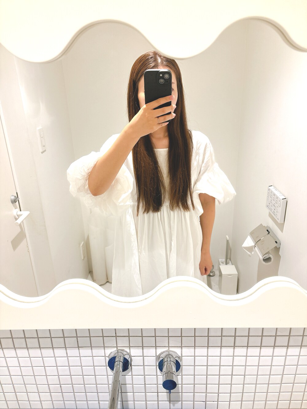 「お出かけコーデ、白ワンピース、シンプルスタイル、オトナカワイイ、オトナカジュアル、シンプル、大人コーデ、ootd、ワンピースコーデ」｜「Sea Room lynnのアイテム（ワンピース/ドレス、ホワイト系）」を使った、ｺﾈﾘさん（レディース・160cm）の夏コーディネートの1枚目の写真