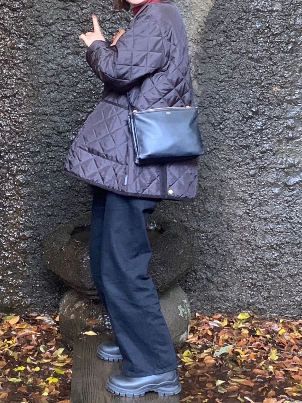 「タートルネック、冬アウター、休日スタイル、サイドゴアブーツ、ロンハーマン、ユニクロ」｜「RonHerman VINTAGEのアイテム（デニムパンツ、ブラック系）」を使った、ｺﾈﾘさん（レディース・160cm）の秋コーディネートの1枚目の写真