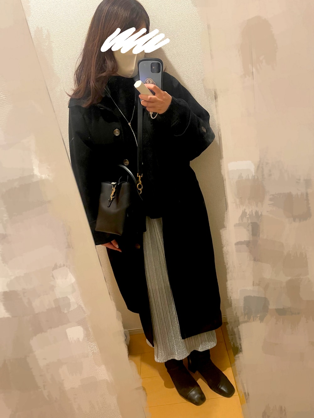 「キレイめカジュアル、タートルネックニット、キレイめコーデ、アウターコーデ、モノトーン、モノトーンコーデ、Saint Laurent、ロングコート」｜「moment+のライトニットメルトンステンカラーロングコート(裏地付き)（ステンカラーコート、ブラック系）」を使った、あべちゃんさん（レディース・160cm）の冬コーディネートの1枚目の写真
