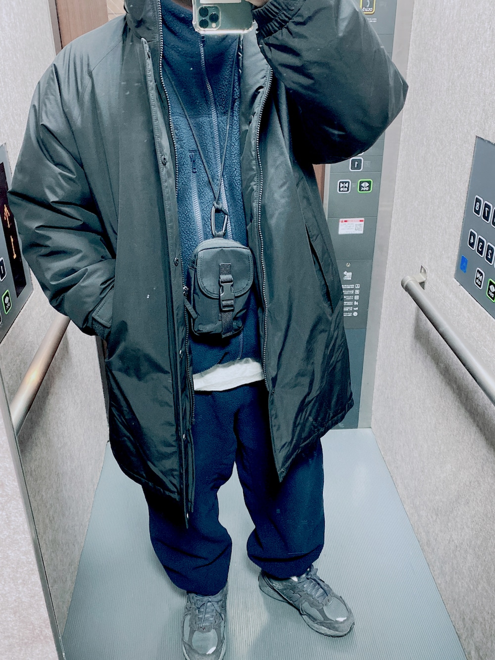 UNIQLO 防風パデッドコート モンスターパーカー ovy ブラック UNIQLOの