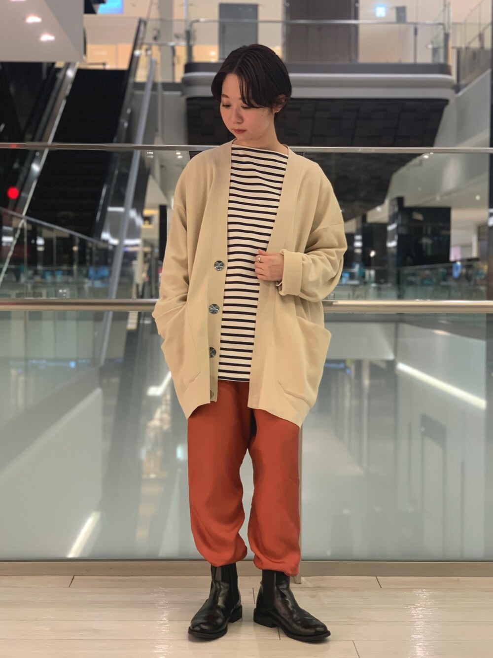 「春コーデ、orcival、カジュアルコーデ、unfil」｜「unfilのunfil | オーバーサイズカーディガン WOMEN（カーディガン/ボレロ、ベージュ系）」を使った、モリヤさん（レディース・157cm）の冬コーディネートの1枚目の写真