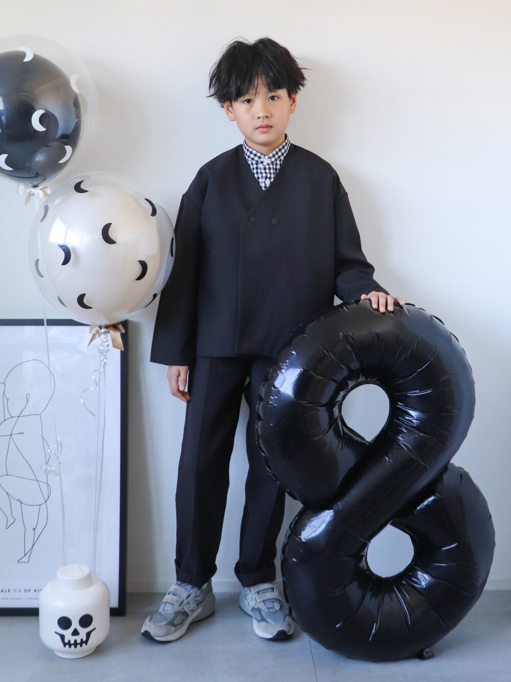 「モノトーン、入学式、卒園式、卒業式、春コーデ、セットアップ、ギンガムチェック、オケージョン、セレモニー、誕生日、スニーカー、冬コーデ、入園式」｜「riziereのノーカラージャケットセットアップ（スーツセット、ブラック系）」を使った、KISA / SANAさん（キッズ・135cm）の冬コーディネートの1枚目の写真