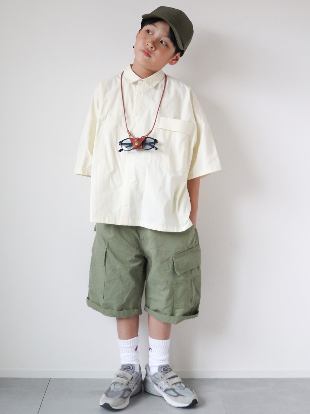 「カジュアル、淡色コーデ、カーゴパンツ、ストリート、サングラス、シャツスタイル、キャップ、夏コーデ、ビッグシルエット、ハーフパンツ、スニーカー、休日スタイル、7歳、おとこのこ、めがね」｜「THE NORTH FACEの＜THE NORTH FACE＞アクティブライト キャップ（キャップ、グリーン系）」を使った、KISA / SANAさん（キッズ・130cm）の夏コーディネートの1枚目の写真