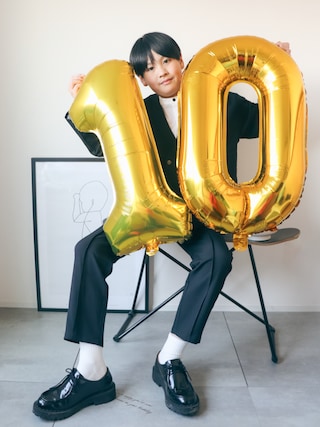 「riziere（リジェール）のノーカラージャケットセットアップ（裏地ストライプ）（スーツセット）」を使った、KISA / SANAさん（キッズ・90cm）の冬コーディネート