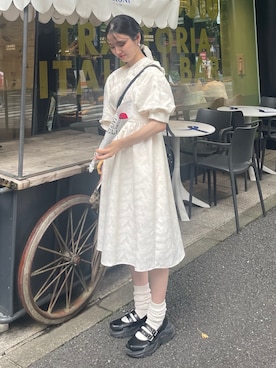 ジャガードパフスリーブドレスを使った人気ファッションコーディネート