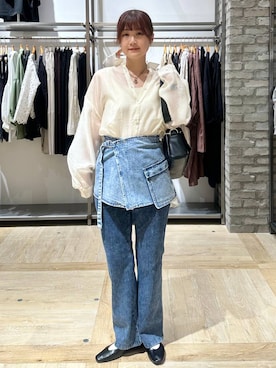 「LEPSIM（レプシィム）のシアーシャツ長袖チュニック　147435（シャツ/ブラウス、ホワイト系）」を使った、しおりんさん（レディース・165cm）の春コーディネート