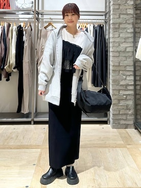 「LEPSIM（レプシィム）の14ゲージニットナロースカート　242468（スカート、ブラック系）」を使った、しおりんさん（レディース・165cm）の春コーディネート