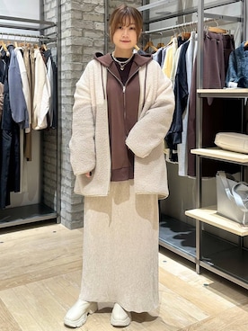 「アイテム（その他アウター、ホワイト系）」を使った、しおりんさん（レディース・165cm）の冬コーディネート