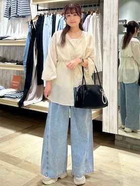 「LEPSIM（レプシィム）の切り替えワイドデニム　608248（デニムパンツ、ブルー系）」を使った、しおりんさん（レディース・165cm）の春コーディネート