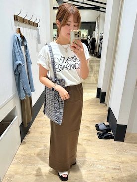 「LEPSIM（レプシィム）のストレッチサテンスカート　497324（スカート）」を使った、しおりんさん（レディース・165cm・30代）の夏コーディネート