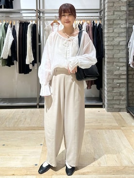 「LEPSIM（レプシィム）のフラップボディバッグ　574895（ショルダーバッグ、ブラック系）」を使った、しおりんさん（レディース・165cm）の春コーディネート