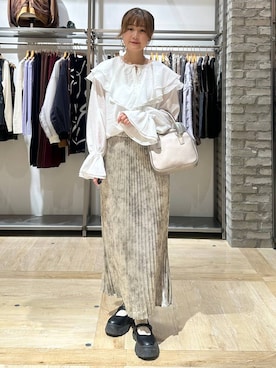 「アイテム（ヘアアクセサリー、グレー系）」を使った、しおりんさん（レディース・165cm）の秋コーディネート