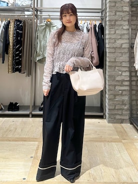 「LEPSIM（レプシィム）のターンナップ配色ラインパンツ　637618（その他パンツ、ブラック系）」を使った、しおりんさん（レディース・165cm）の春コーディネート