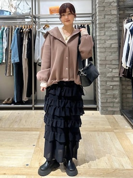 「LEPSIM（レプシィム）のフラップボディバッグ　574895（ショルダーバッグ、ブラック系）」を使った、しおりんさん（レディース・165cm）の春コーディネート