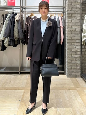 「アイテム（ブローチ/コサージュ）」を使った、しおりんさん（レディース・165cm・30代）の冬コーディネート