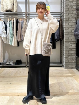 「LEPSIM（レプシィム）のストレッチサテンスカート　497324（スカート）」を使った、しおりんさん（レディース・165cm）の秋コーディネート