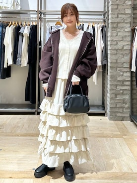「LEPSIM（レプシィム）のフリルスカート　1047015（Skirt、ホワイト系）」を使った、しおりんさん（レディース・165cm）の秋コーディネート