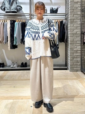 「LEPSIM（レプシィム）のサテンギャザーWストレートパンツ　600152（その他パンツ）」を使った、しおりんさん（レディース・165cm）の秋コーディネート