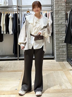 「LEPSIM（レプシィム）のフリルBIGカラー長袖ブラウス　1057118（Shirts、ホワイト系）」を使った、しおりんさん（レディース・165cm）の秋コーディネート