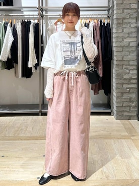 「LEPSIM（レプシィム）のフラップボディバッグ　574895（ショルダーバッグ、ブラック系）」を使った、しおりんさん（レディース・165cm）の春コーディネート