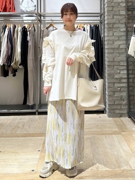 「LEPSIM（レプシィム）のメタルポイントバケツバッグ　645200（トートバッグ、ホワイト系）」を使った、しおりんさん（レディース・165cm）の春コーディネート