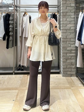 「LEPSIM（レプシィム）のチャーム付きソフトボストン　634220（ボストンバッグ、ブラック系）」を使った、しおりんさん（レディース・165cm）の春コーディネート