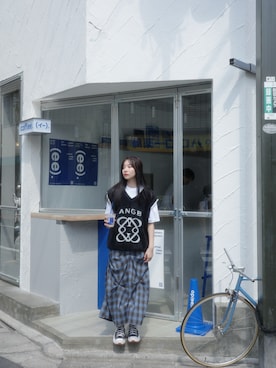 「アイテム（ベスト）」を使った、村瀬紗英さん（レディース・159cm）の秋コーディネート