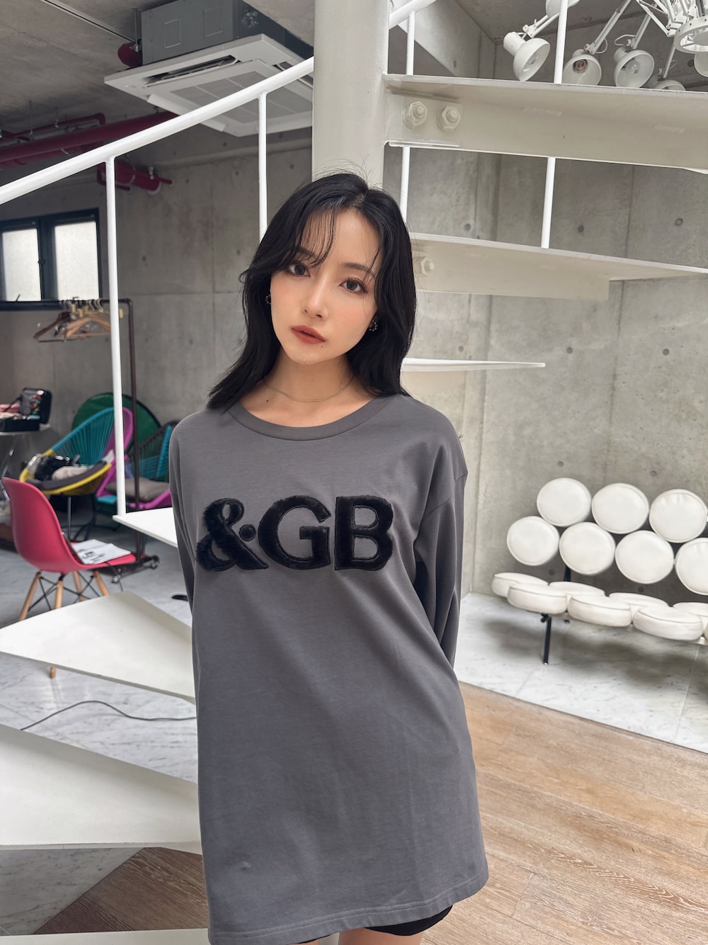 ANDGEEBEE（アンジービー）の「UNISEX ロゴファーロンT（Tシャツ