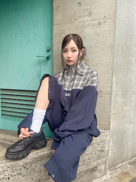 「アイテム（スウェットパンツ）」を使った、村瀬紗英さん（レディース・159cm）の秋コーディネート