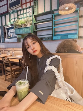 「ANDGEEBEE（アンジービー）のアイテム（シャツ/ブラウス）」を使った、村瀬紗英さん（レディース・159cm）の秋コーディネート