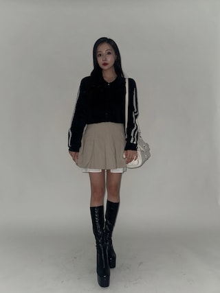 「ANDGEEBEE（アンジービー）のレースビスチェニット（ニット/セーター）」を使った、村瀬紗英さん（レディース・159cm）の冬コーディネート