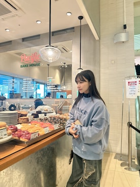 「ANDGEEBEE（アンジービー）のアイテム（スウェット）」を使った、村瀬紗英さん（レディース・159cm）の春コーディネート