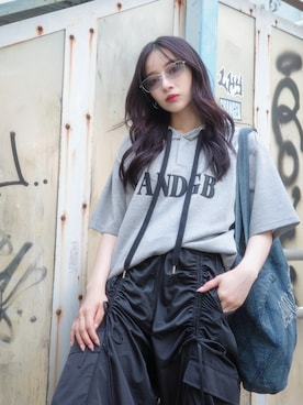 「アイテム（カーゴパンツ）」を使った、村瀬紗英さん（レディース・159cm）の秋コーディネート