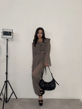 「ANDGEEBEE（アンジービー）のアイテム（パンツ）」を使った、村瀬紗英さん（レディース・159cm）の秋コーディネート