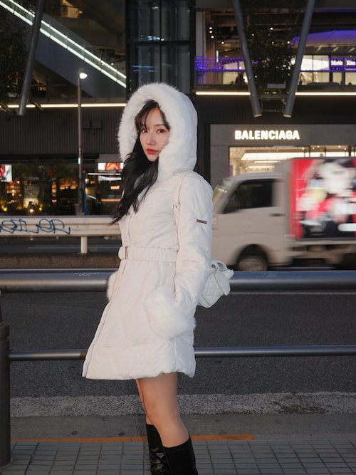 「ANDGEEBEE（アンジービー）のフーディーエコダウンコート（ダウンジャケット/コート）」を使った、村瀬紗英さん（レディース・159cm）の春コーディネート