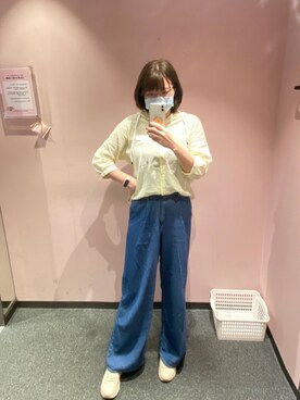 「GU（ジーユー）のアイテム（デニムパンツ、ブルー系）」を使った、완의정さん（レディース・165cm）の春コーディネート