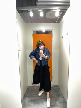 「OB Designのアイテム（デニムジャケット、ブルー系）」を使った、완의정さん（レディース・165cm）の春コーディネート