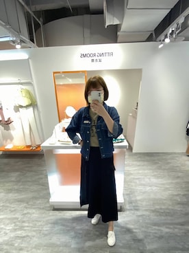 「OB DESIGNのアイテム（デニムジャケット、ブルー系）」を使った、완의정さん（レディース・165cm）の春コーディネート