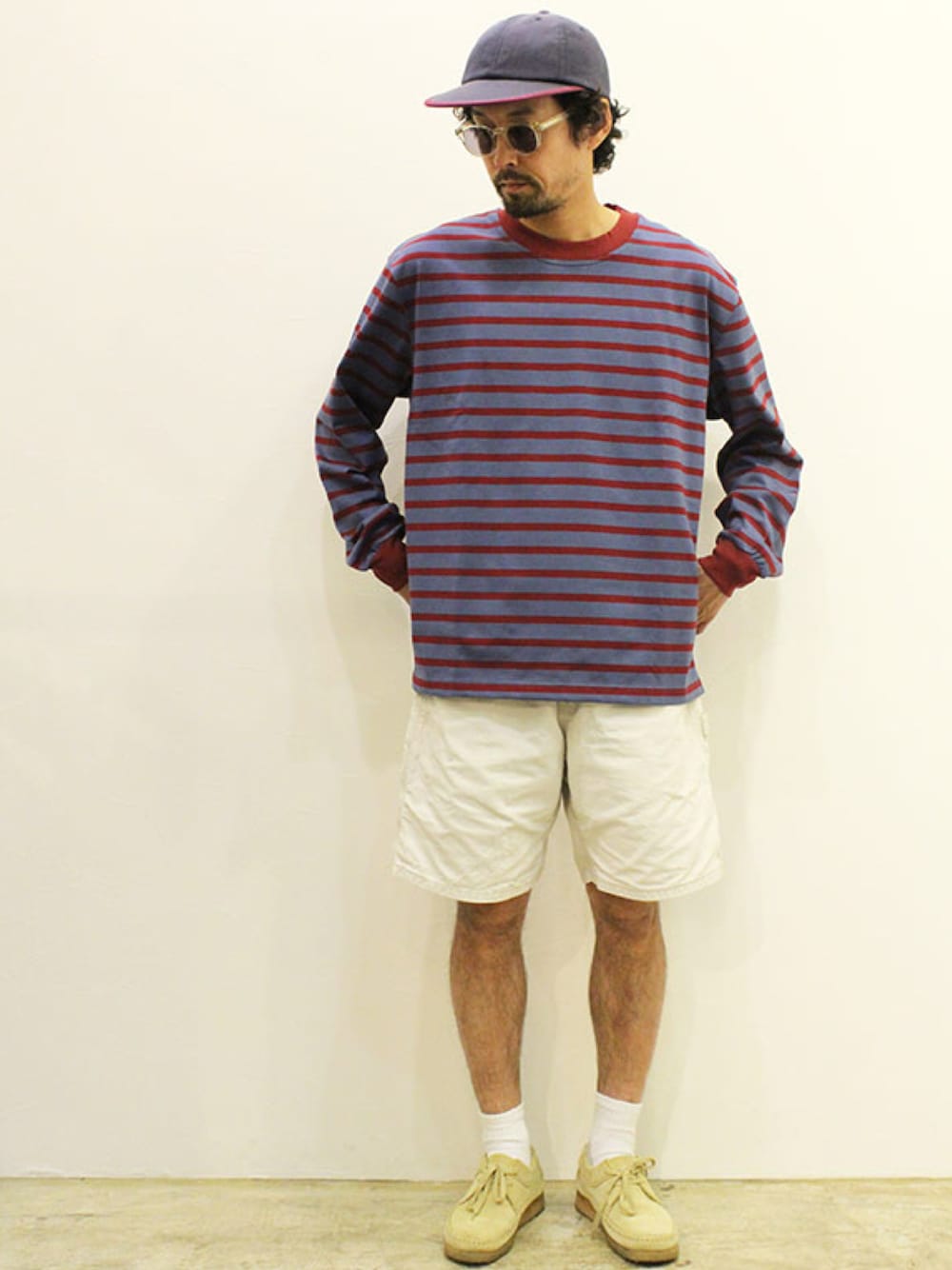 「カジュアルコーデ、秋コーデ、大人カジュアル、シンプルコーデ、ストリートコーデ、ボーダー、ロンT、ショートパンツ、キャップ、clarks」｜「MANUAL ALPHABETのアイテム（Tシャツ/カットソー、ブルー系）」を使った、nakajiさん（メンズ・168cm）の秋コーディネートの1枚目の写真