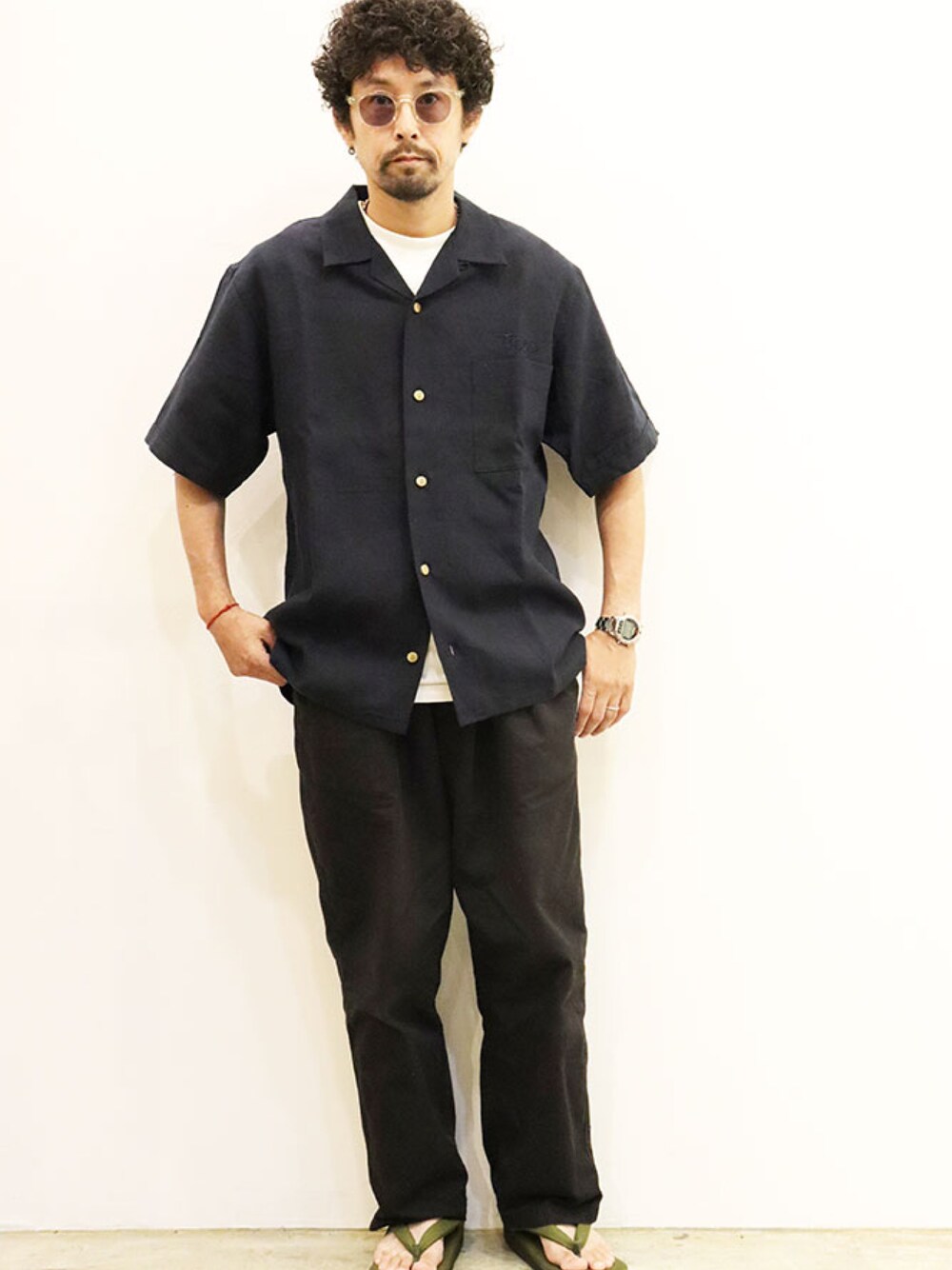 「ワイドパンツ、シンプルコーデ、大人コーデ、シャツスタイル、半袖シャツ、リネン、オープンカラーシャツ、ゆるコーデ、ストリート、サンダル」｜「THE FABRICのアイテム（シャツ/ブラウス、ブルー系）」を使った、nakajiさん（メンズ・168cm）の夏コーディネートの1枚目の写真