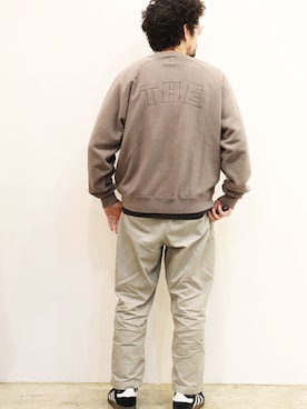 「アイテム（チノパンツ、グレー系）」を使った、nakajiさん（メンズ・168cm）の春コーディネート