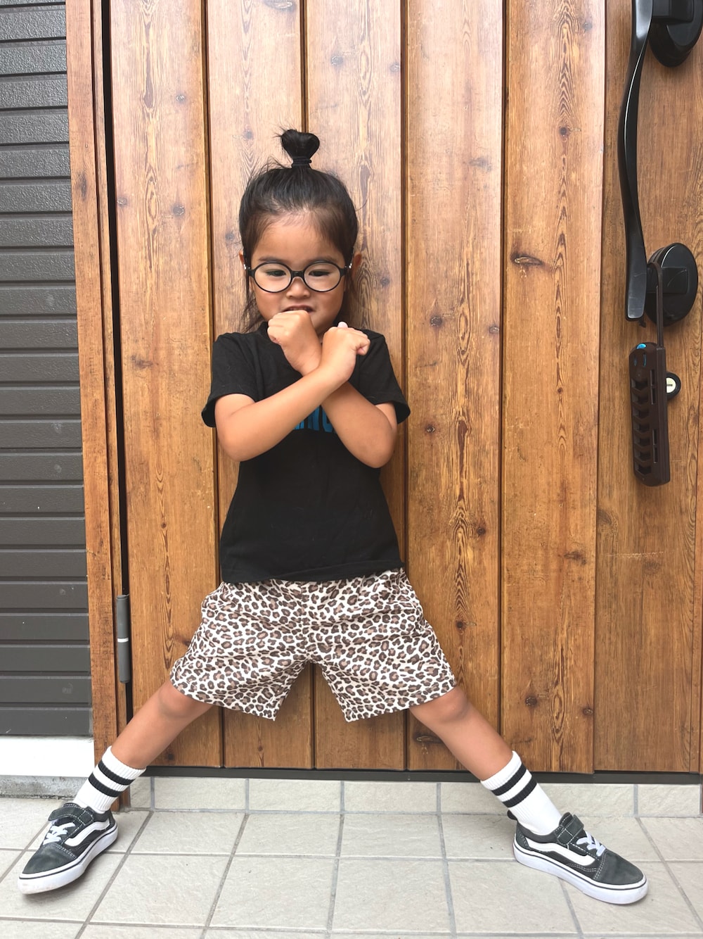 「めがねっこ、メガネっコーデ、メガネ男子、ロン毛の男の子」｜「petit mainのアイテム（パンツ、ブラウン系）」を使った、Gaさん（キッズ・100cm）の秋コーディネートの1枚目の写真