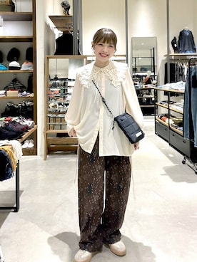 「niko and...（ニコアンド）のベロアクシュイージーパンツ（その他パンツ、ブラウン系）」を使った、みきてぃ24さん（レディース・158cm）の秋コーディネート