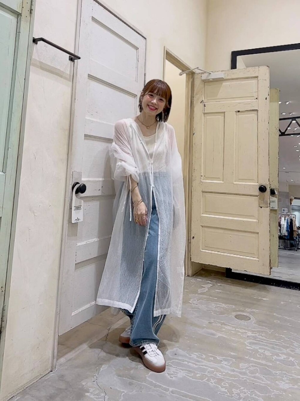 「デニムパンツ、着痩せ・細見え、体型カバー、ナチュラル、ママコーデ、夏コーデ、カジュアル、niko and ...、淡色コーデ、Over40スタッフ、大人カジュアル、シンプルコーデ、シンプル、ワンピース」｜「niko and...のシアーシャーリングワンピース（ワンピース、ホワイト系）」を使った、みきてぃ24さん（骨格ウェーブ・レディース・158cm）の夏コーディネートの1枚目の写真