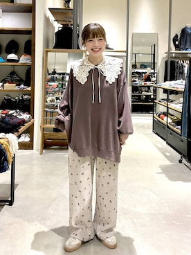 「niko and...（ニコアンド）のベロアクシュイージーパンツ（その他パンツ、ベージュ系）」を使った、みきてぃ24さん（レディース・158cm）の秋コーディネート