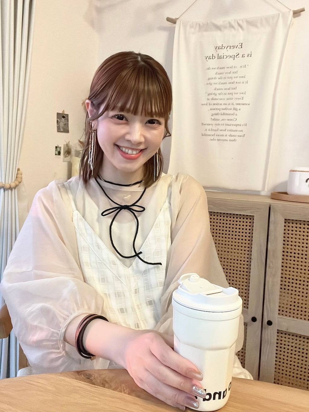「着痩せ・細見え、体型カバー、ナチュラル、ママコーデ、春コーデ、夏コーデ、カジュアル、niko and ...、淡色コーデ、Over40スタッフ、大人カジュアル、サロペット、studio CLIP、ネックレス、生活雑貨」｜「studio CLIPのダブルフロントチェックキャミサロペット（サロペット/オーバーオール、ベージュ系）」を使った、みきてぃ24さん（レディース・158cm）の春コーディネートの1枚目の写真
