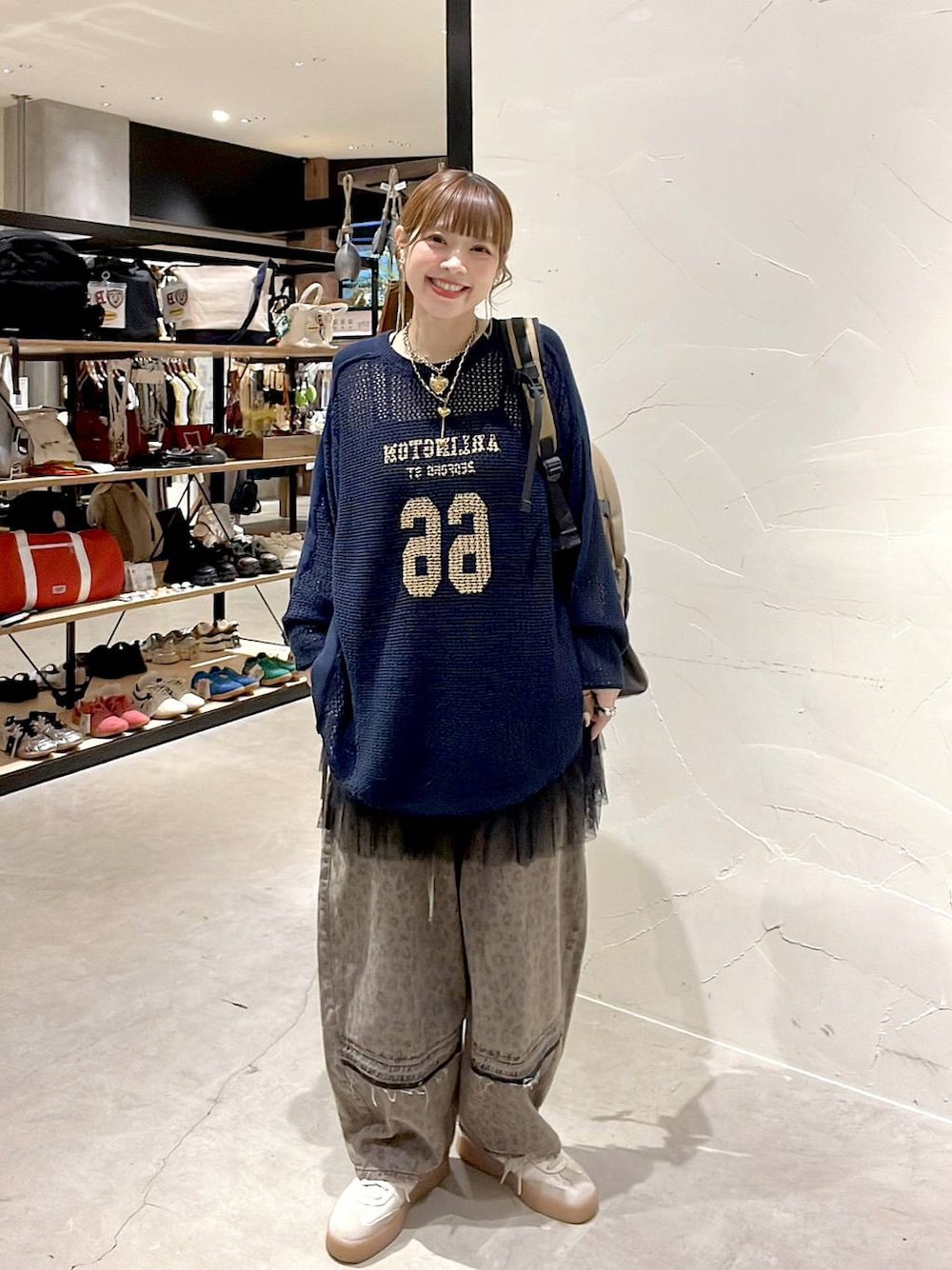 「着痩せ・細見え、体型カバー、ナチュラル、ママコーデ、秋コーデ、きれいめ、カジュアル、niko and ...、淡色コーデ、Over40スタッフ、大人カジュアル、秋服準備はじめました、スカート、パンツ、デニムパンツ」｜「niko and...の【NKJ 2025AW】REMAKE BARREL DENIM（デニムパンツ、ブラウン系）」を使った、みきてぃ24さん（レディース・158cm）の夏コーディネートの1枚目の写真